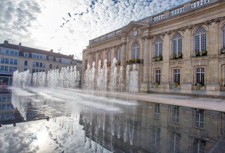 Miroir d'eau, place Jeanne Hachette, Beauvais (60)