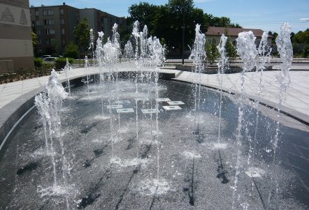 Fontaine Place Mendès France Lyon